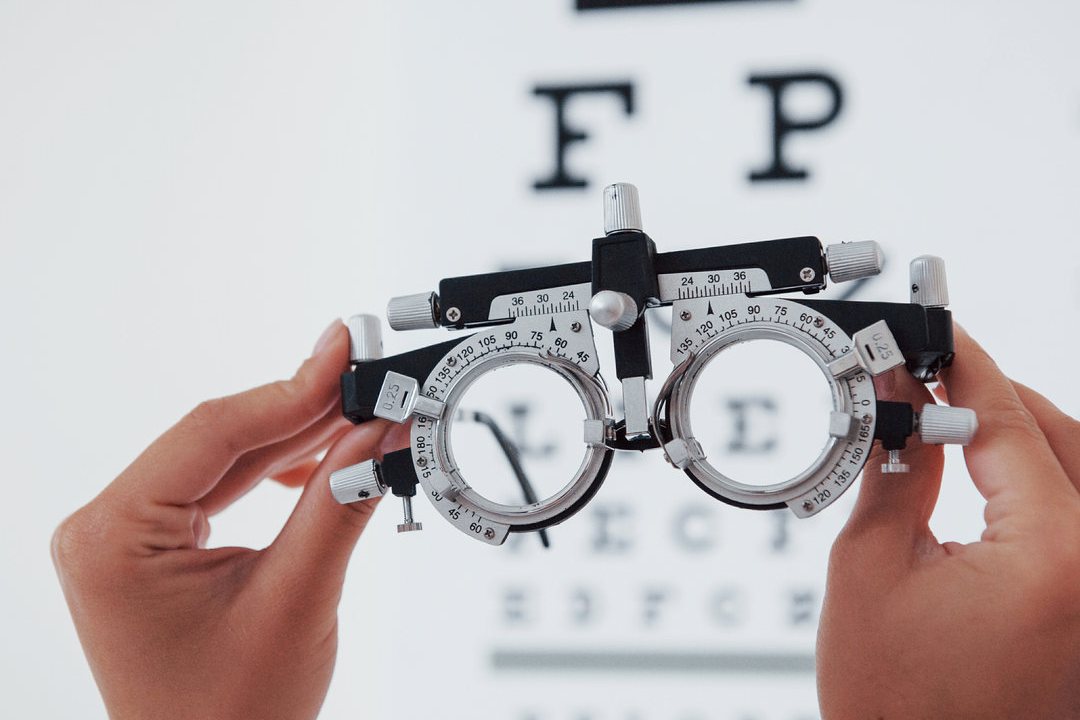 Gafas y test para detectar el astigmatismo miópico